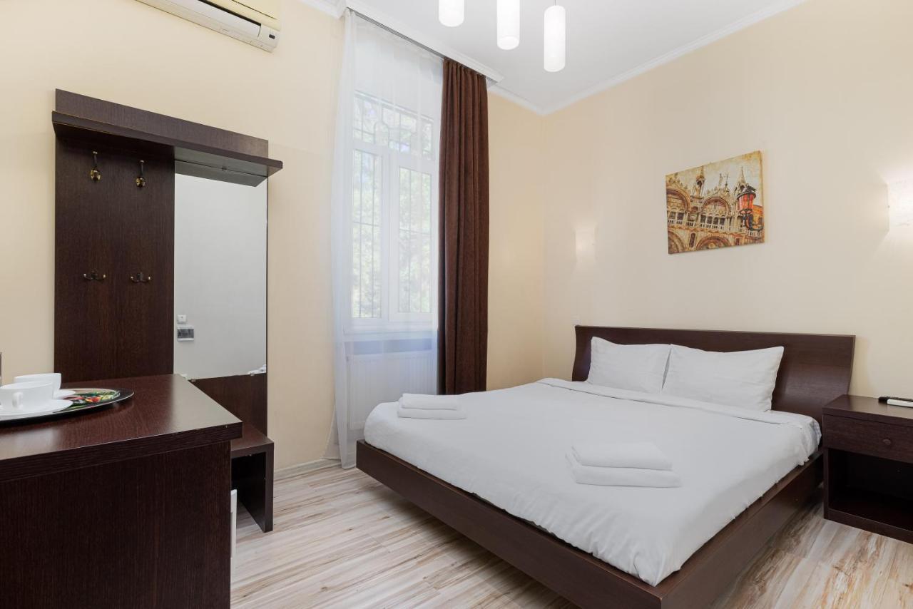 Aparthotel Leonrooms Одеса Екстериор снимка